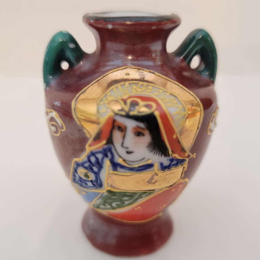 Vintage TT Takito handpainted Moriage Satsuma Miniature Vase